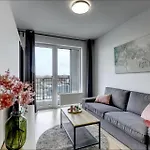 Star Cozy Apartment In A Modern Neighborhood