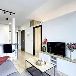 Star Cozy Apartment In A Modern Neighborhood